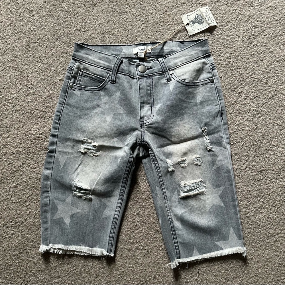 Easel Gray Distressed Star Jean Shorts Sz Small EB40420